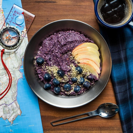 CAMPERS PANTRY PORRIDGE WITH APPLE BLUEBERRIES AND HEMP HEARTS